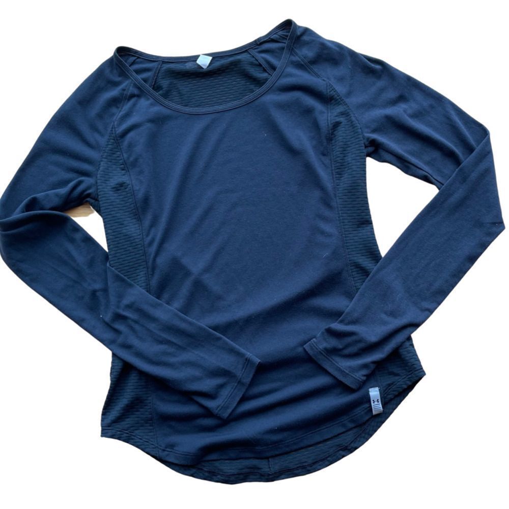 Under Armour Heatgear Small Black long sleeves workout top 